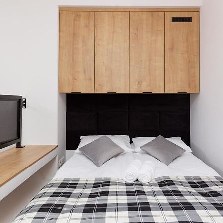 City Center Mezzanine Studio Chmielna By Noclegi Renters Warsaw Luaran gambar