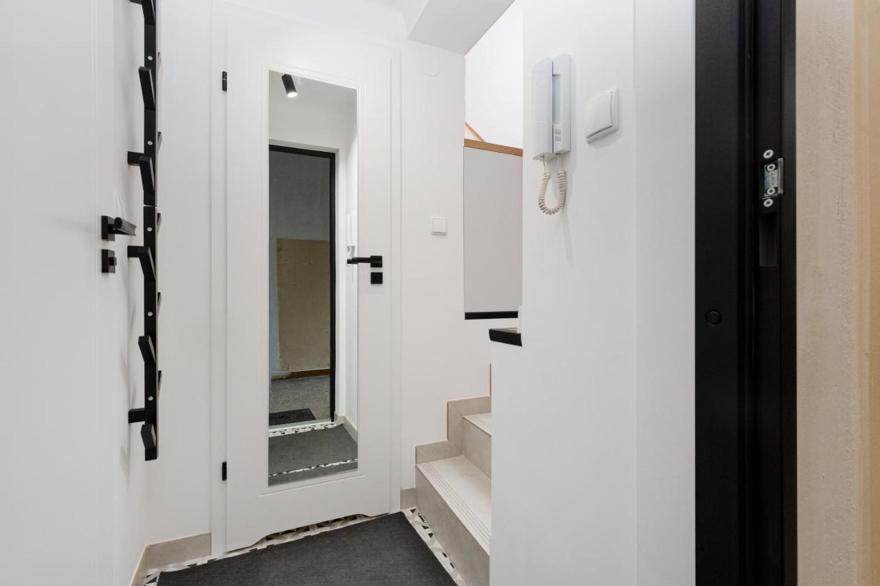 City Center Mezzanine Studio Chmielna By Noclegi Renters Warsaw Luaran gambar